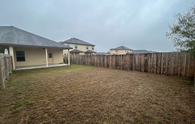 3 beds, 2 baths, $1,395, Unit 411 Emma Dr.