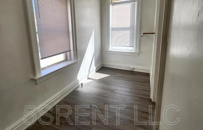 1048 MARSHALL AVE