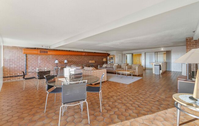 1 bed, 1 bath, 908 sqft, $3,000, Unit T103