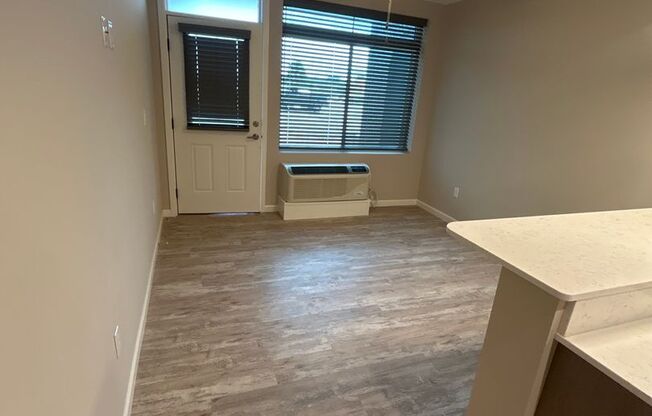 Studio, 1 bath, 500 sqft, $995, Unit 08