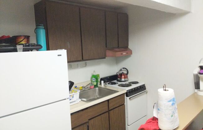 Tudor Hall~ Shadyside on the boarder of Oakland and Bloomfield~ convenient walkable location