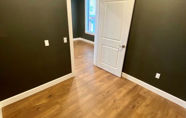 Studio, 1 bath, 292 sqft, $899, Unit COMM OFC #A