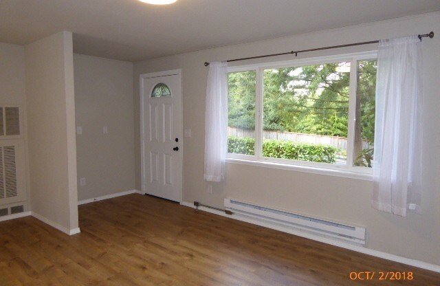 Charming 3 Bed 2 Bath Rambler in Eastgate