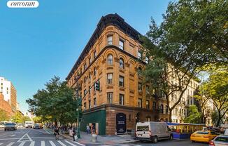 77 W 68 ST