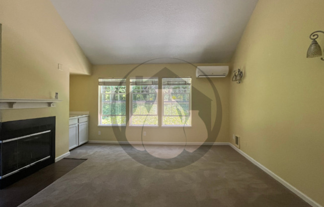 Charbonneau Area-  Spacious upstairs unit