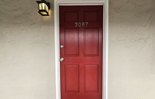 Updated Top Floor 2 Bedroom/1 Bathroom Apartment