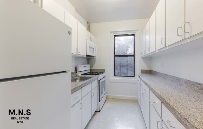 2 beds, 1 bath, $2,750, Unit 606