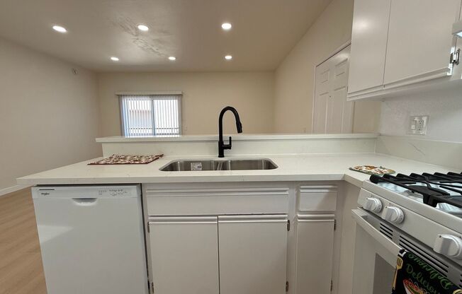 1 bed, 1 bath, 700 sqft, $1,850, Unit 201