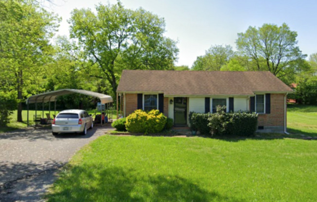 For Lease - 3 Bed, 1 Bath Home in the Hart of Gallatin!