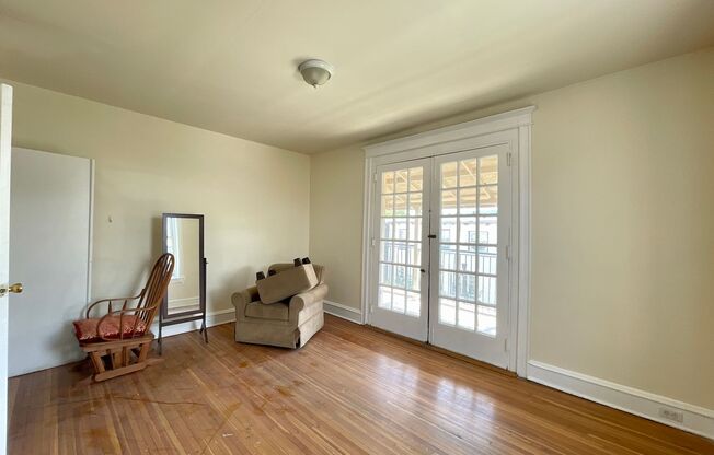 3 beds, 1 bath, 1,400 sqft, $1,550, Unit 210-F48