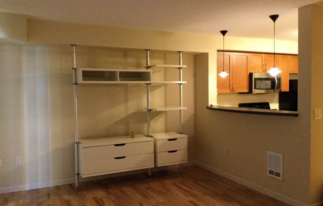 Beautiful Unit in Downtown Bellevue!