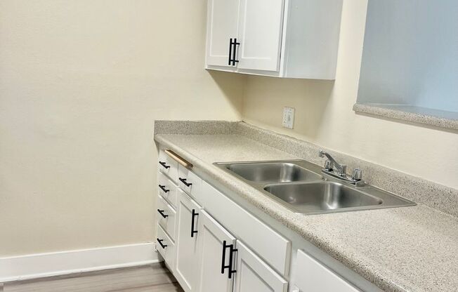 2 beds, 1 bath, 896 sqft, $1,895, Unit 001