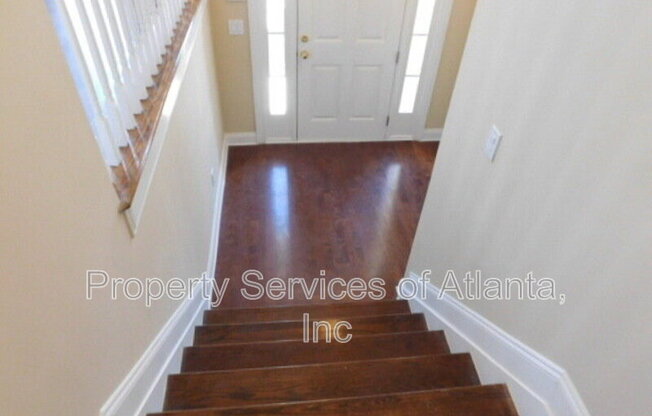 3002 MONTCLAIR CIR SE