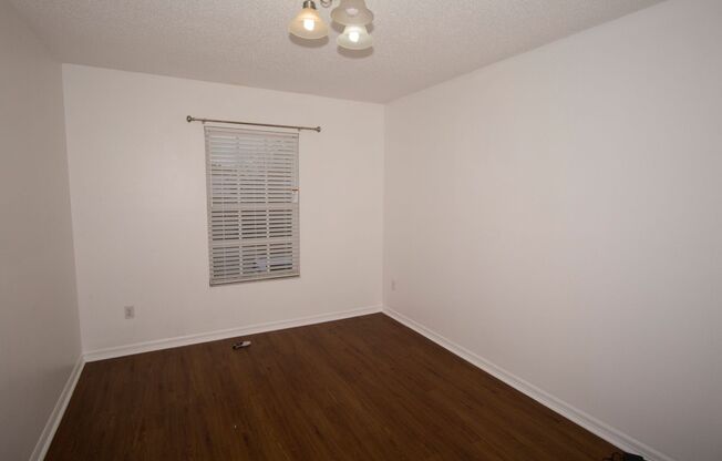 3/2.5 with 2-car garage in Maitland