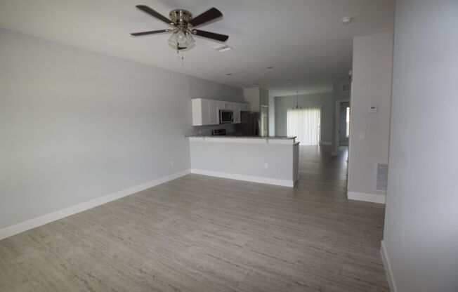 3 beds, 2 baths, $1,900, Unit # #B