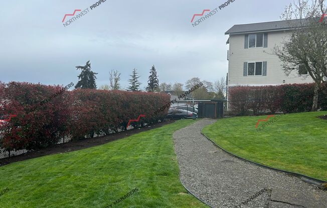 2 beds, 1 bath, 741 sqft, $1,395, Unit B201
