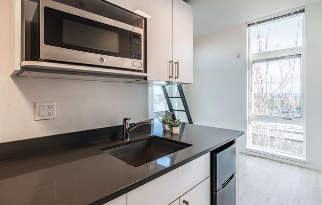 Studio, 1 bath, 190 sqft, $850, Unit 405