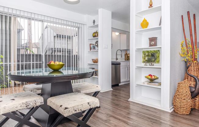 2 beds, 2 baths, 952 sqft, $1,449