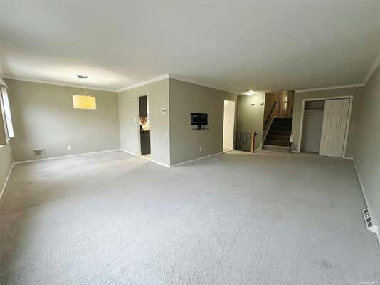 3 beds, 2 baths, $3,200