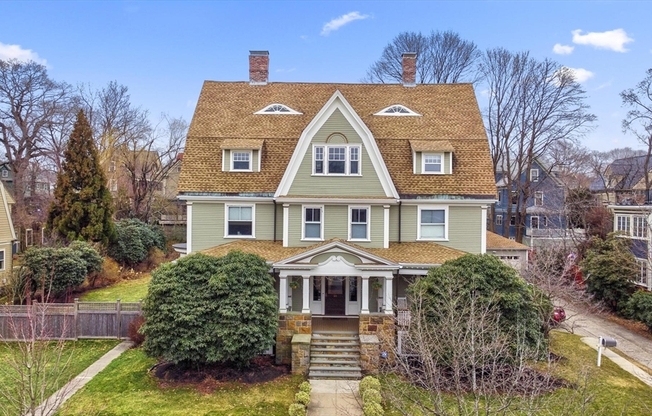 10 UPLAND AVE