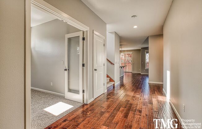 Large 4 Bed 2.5 Bath with its own Putting Green in Ridgefield!