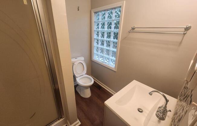 4 beds, 2 baths, 1,404 sqft, $1,850