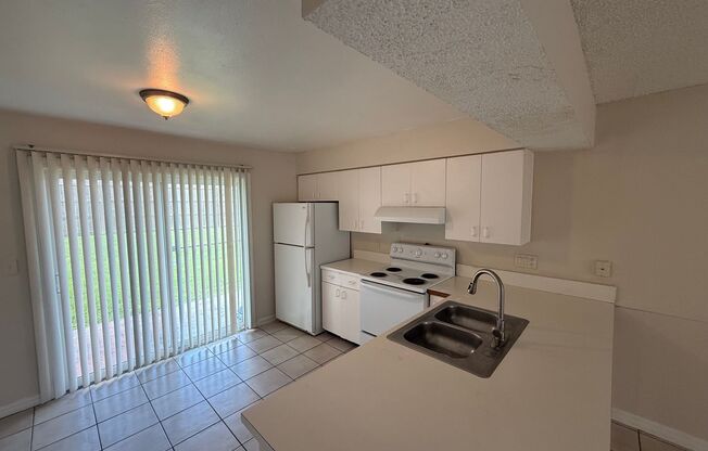 Spacious 2 Bedroom, 1 Bathroom Condo