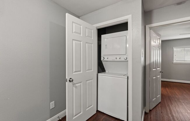 2 beds, 1 bath, 680 sqft, $999, Unit 4719-117