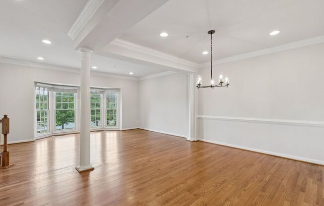 Beautiful 3-level colonial-style town home near Tysons Corner shopping & Silver Line metro stop!
