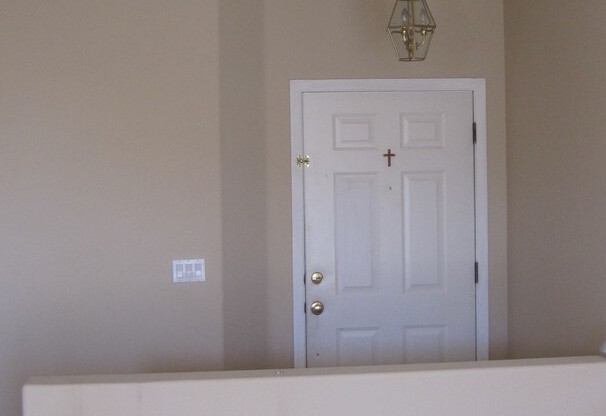 Beautiful 3 bdrm/2bth in Summerlin!!! Upgraded tile and paint