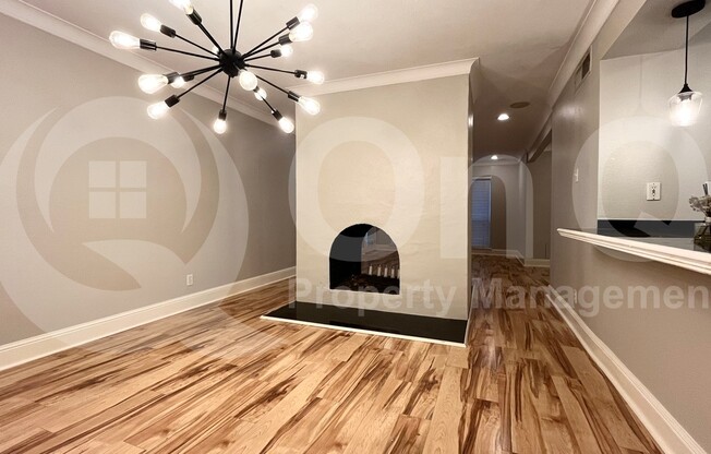 5925 E UNIVERSITY BLVD