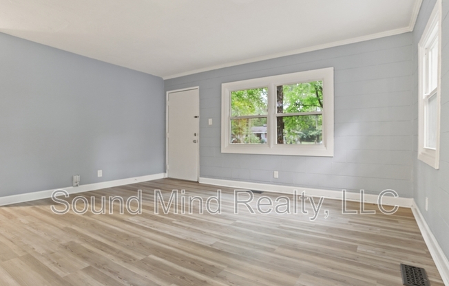 716 WOODLAND RD
