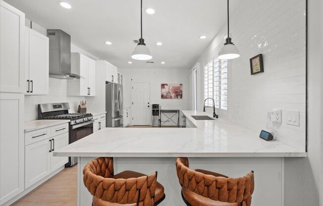 Modern, Elegant Fully Furnished 3 Bedroom Home in Spanish Trails