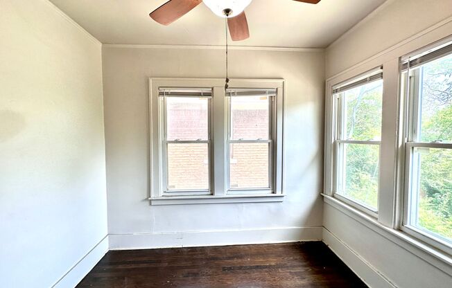 4 beds, 1 bath, $1,000, Unit 3279 Calvert St - Upper