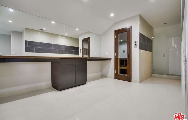 2 beds, 2 baths, 1,377 sqft, $5,750, Unit 802