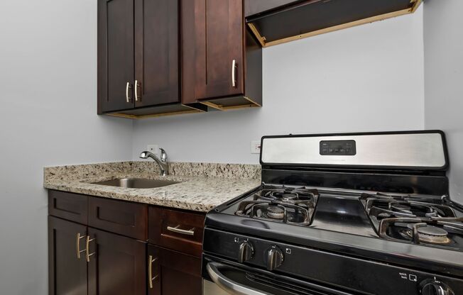 2 beds, 1 bath, 875 sqft, $2,400, Unit GARDEN