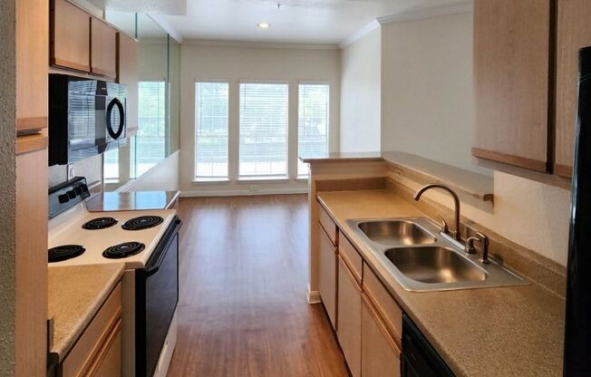 1 bed, 1 bath, 802 sqft, $1,525, Unit 521-u