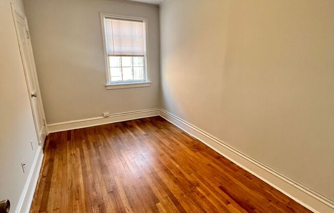 3 beds, 2 baths, $2,100, Unit Apt. 302