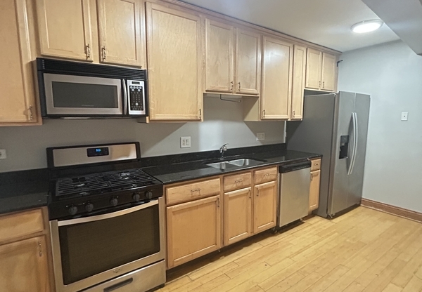 4518 S VINCENNES