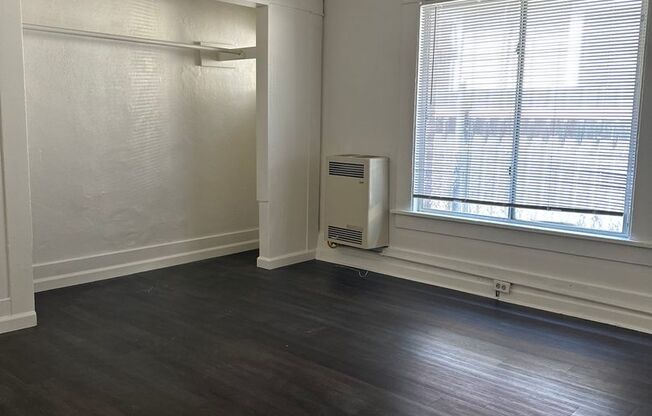 Studio, 1 bath, 550 sqft, $1,400, Unit 103