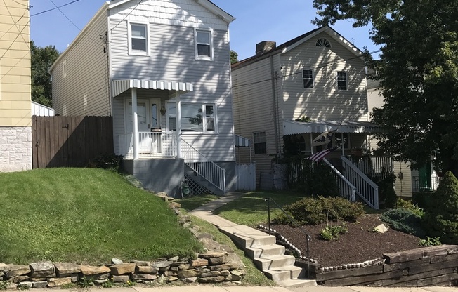 Mt Washington, 2 Bed 1.5 Bath House with Parking, A/C, Patio and More!