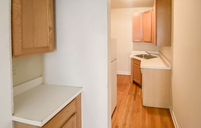 1 bed, 1 bath, 560 sqft, $1,650, Unit 3914-2E