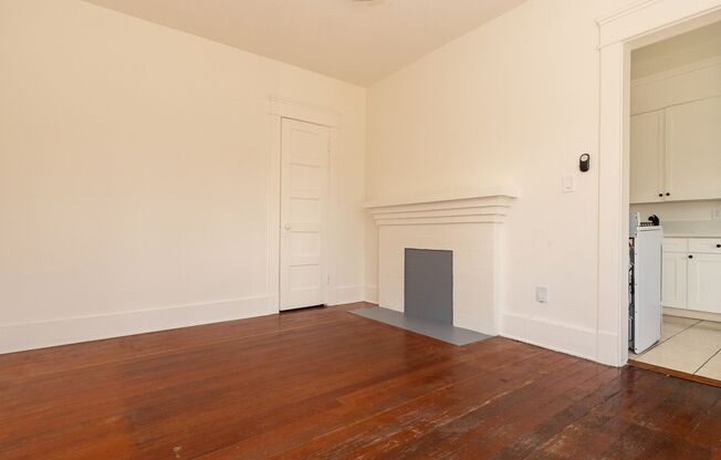 Charming 1 Bed/1 Bath w/ Large Fenced Yard and Vintage Character in Barrio Logan!