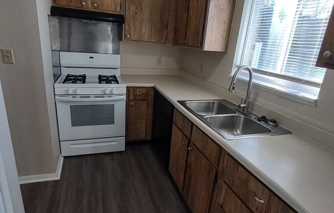 3 beds, 1.5 baths, 1,050 sqft, $1,249, Unit 3108