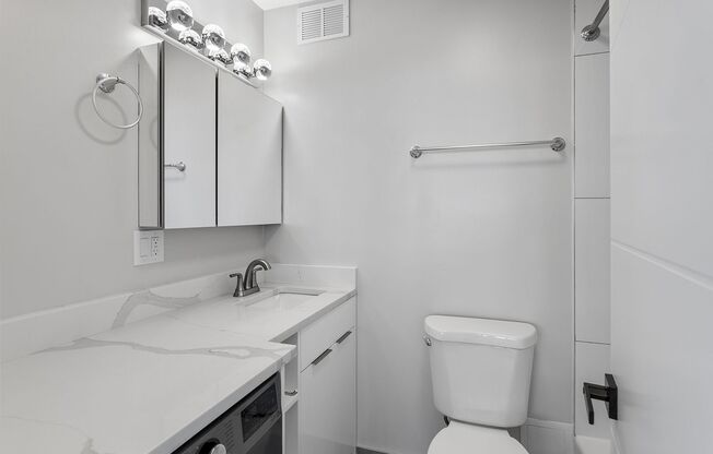 1 bed, 1.5 baths, 667 sqft, $2,400, Unit 4D