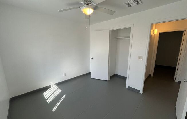 3 beds, 1 bath, 900 sqft, $1,595, Unit 01