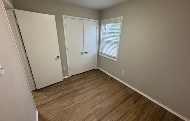 2 beds, 1 bath, 975 sqft, $1,250, Unit T-B