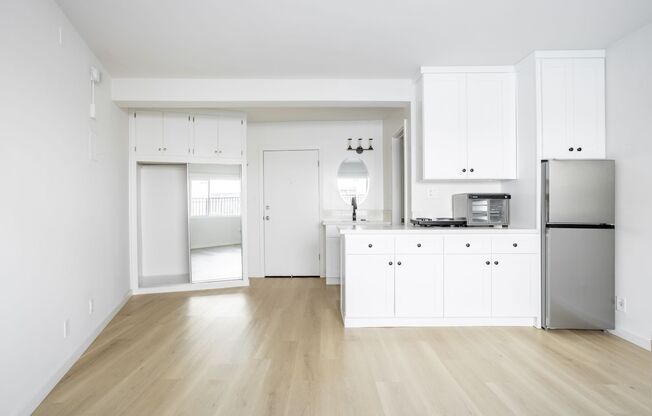 Studio, 1 bath, 263 sqft, $1,399, Unit 122