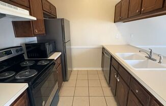 2 beds, 1 bath, 887 sqft, $950, Unit B