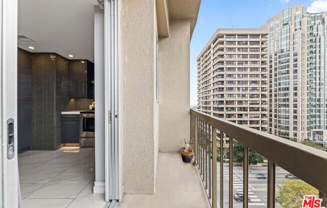 1 bed, 2 baths, 1,076 sqft, $3,750, Unit 1103